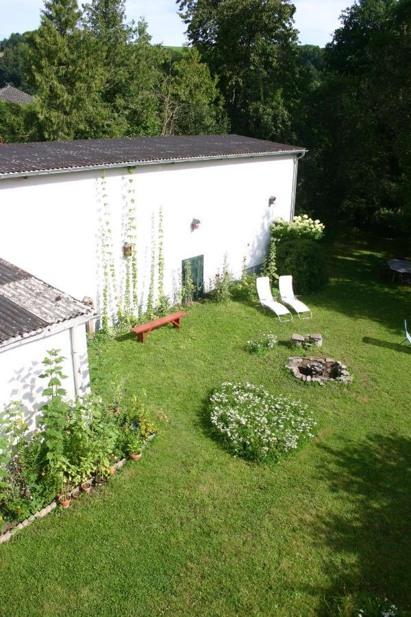 Ferienwohnung Künstlerhaus Rehblick Rockeskyll Exterior foto