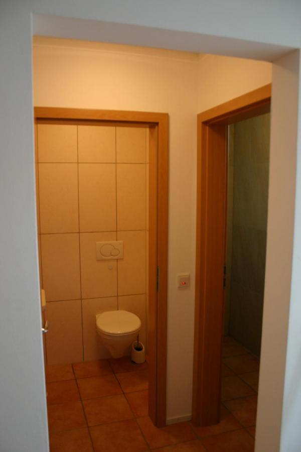Ferienwohnung Künstlerhaus Rehblick Rockeskyll Exterior foto
